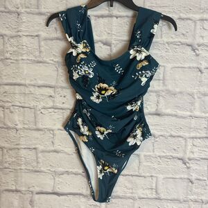Cupshe NWT One Piece Shirred Floral Tropical Swimsuit Size Medium